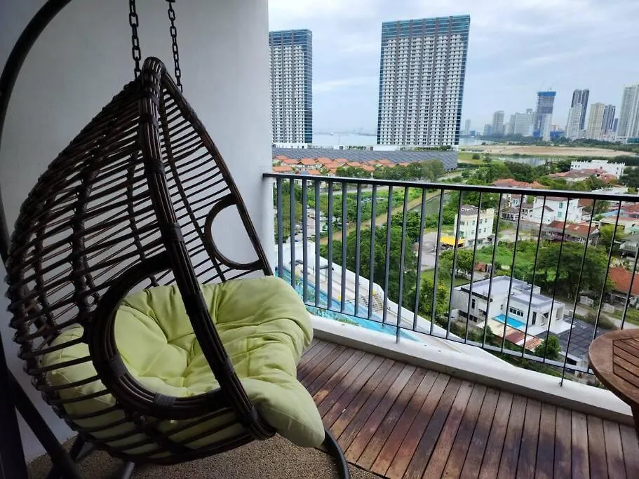 Deluxe Seaview Suite Twin Bed By The Only Bnb Tanjung Tokong Малайзия