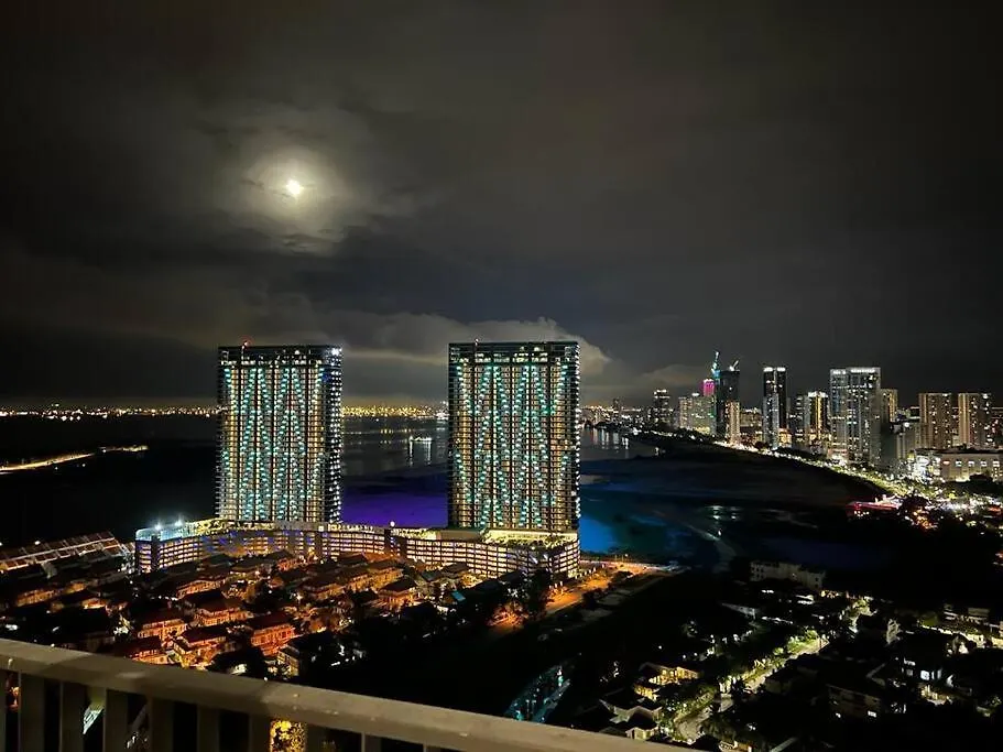 Deluxe Seaview Suite Twin Bed By The Only Bnb Tanjung Tokong Апартаменты