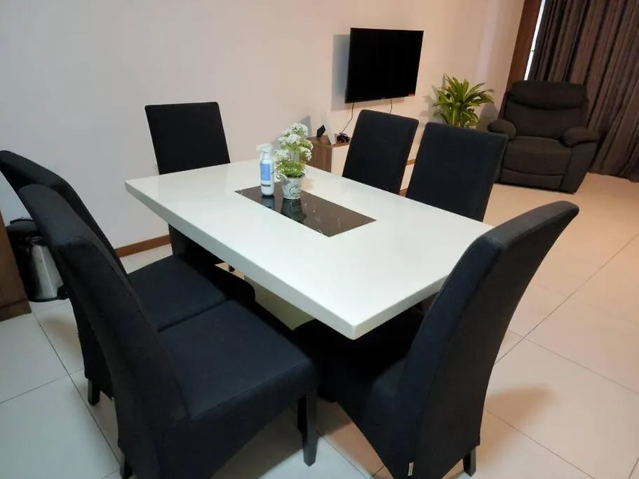 Апартаменты Deluxe Seaview Suite Twin Bed By The Only Bnb Tanjung Tokong