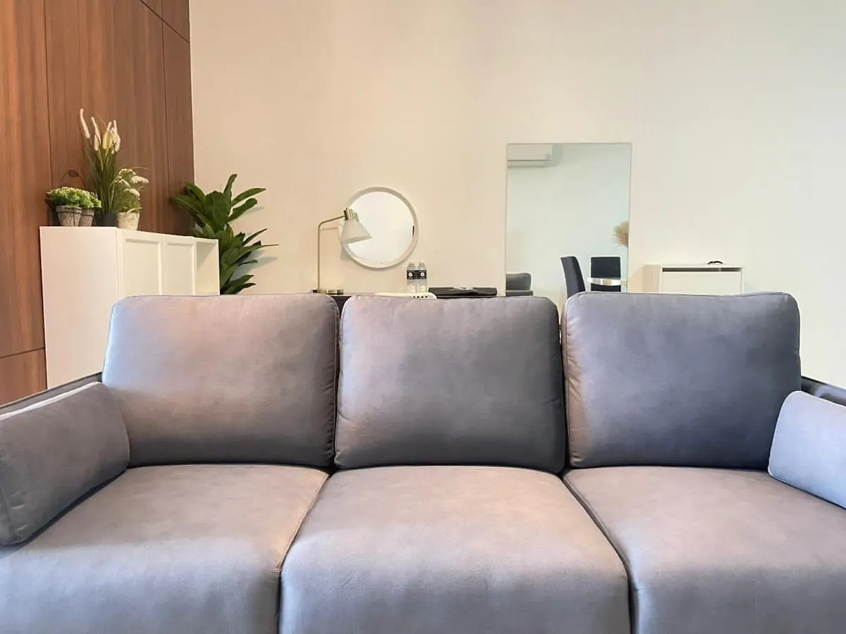 Deluxe Seaview Suite Twin Bed By The Only Bnb Tanjung Tokong Малайзия