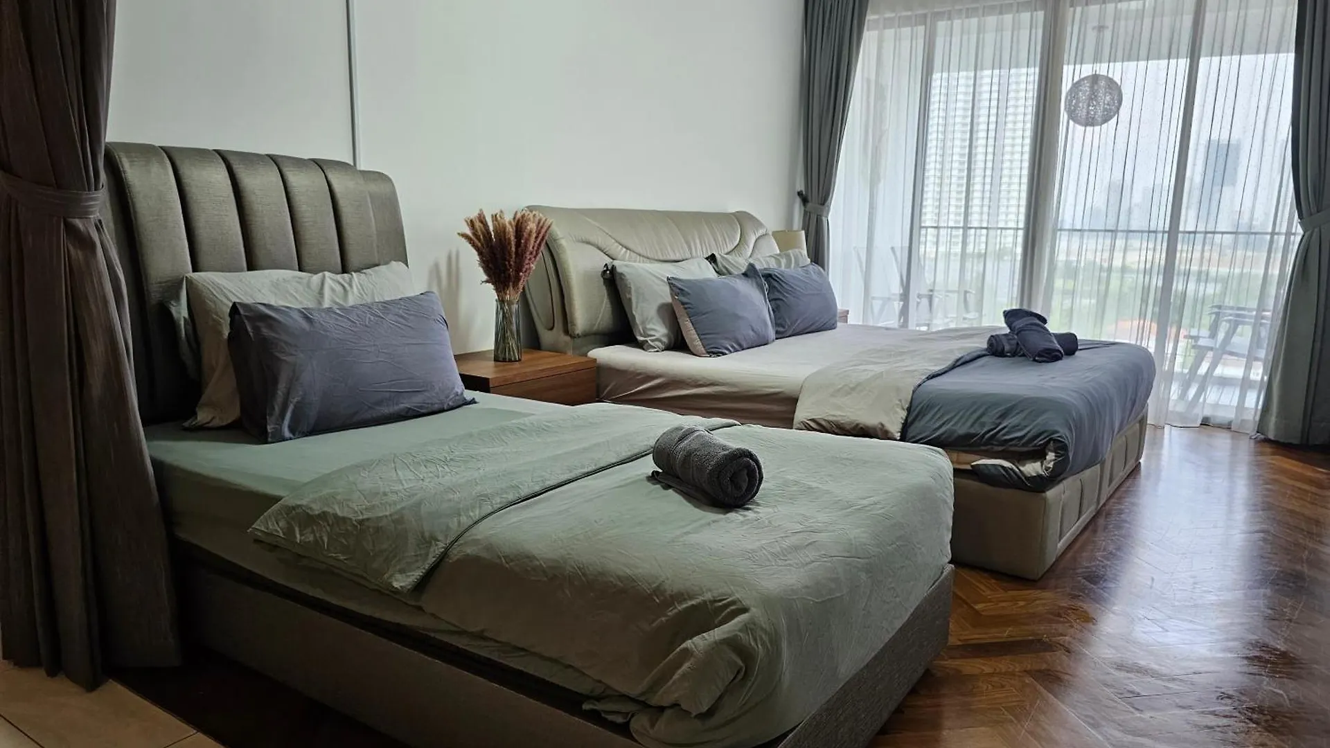 Deluxe Seaview Suite Twin Bed By The Only Bnb Tanjung Tokong Апартаменты